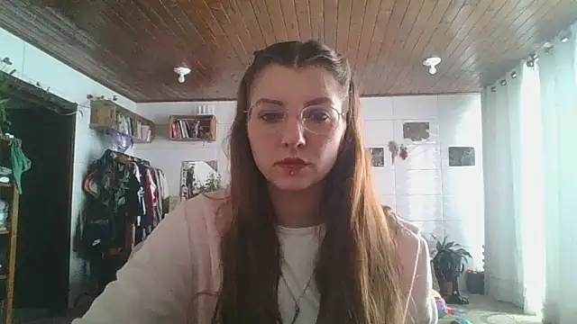 Snapshot of SweetyBabyDemon chatting on 10/20/25, 01:44 SweetyBabyDemon online show from 10/20/25, 01:44