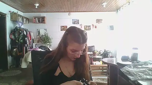 Snapshot of SweetyBabyDemon chatting on 10/24/25, 01:18 SweetyBabyDemon online show from 10/24/25, 01:18