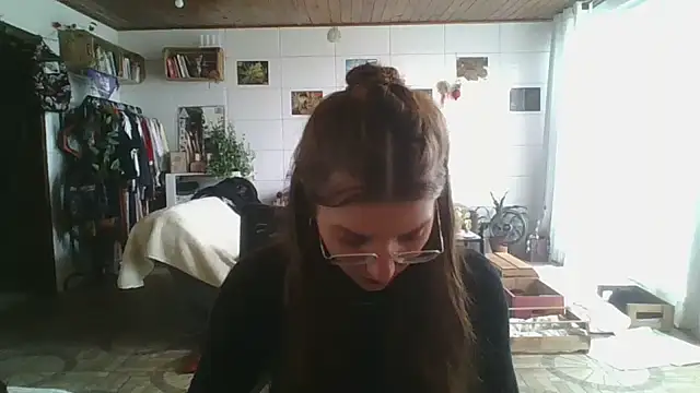 Snapshot of SweetyBabyDemon chatting on 10/27/25, 12:31 SweetyBabyDemon online show from 10/27/25, 12:31