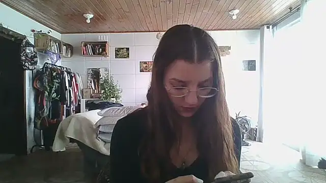 Snapshot of SweetyBabyDemon chatting on 10/31/25, 01:12 SweetyBabyDemon online show from 10/31/25, 01:12