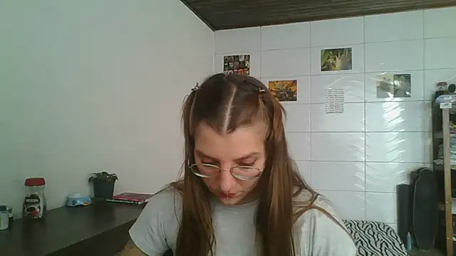 Snapshot of SweetyBabyDemon chatting on 11/30/25, 01:37 SweetyBabyDemon online show from 11/30/25, 01:37