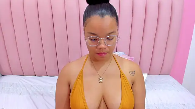 Snapshot of ISABELLA_020 chatting on 03/01/25, 12:45 ISABELLA 020 online show from 03/01/25, 12:45