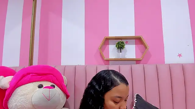 ISABELLA 020 online show from 10/27/25, 01:37