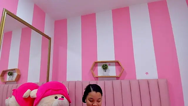 ISABELLA 020 online show from 10/29/25, 01:57