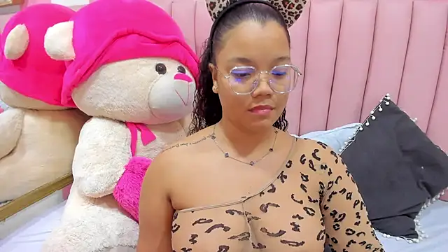 ISABELLA 020 online show from 11/08/25, 02:28