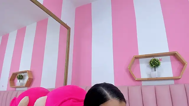 ISABELLA 020 online show from 11/20/25, 01:11