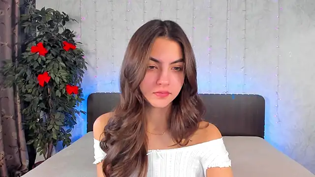 Snapshot of Milana_Crystal_ chatting on 12/15/24, 08:08 Milana Crystal online show from 12/15/24, 08:08