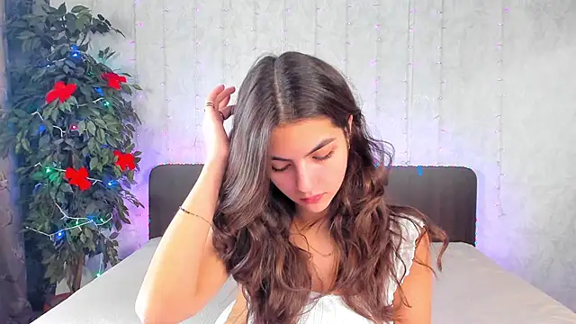 Snapshot of Milana_Crystal_ chatting on 12/19/24, 08:13 Milana Crystal online show from 12/19/24, 08:13