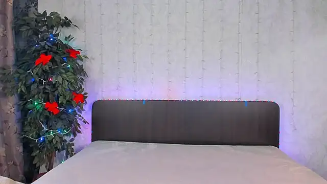 Snapshot of Milana_Crystal_ chatting on 12/19/24, 11:18 Milana Crystal online show from 12/19/24, 11:18