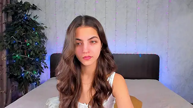 Snapshot of Milana_Crystal_ chatting on 02/02/25, 08:02 Milana Crystal online show from 02/02/25, 08:02