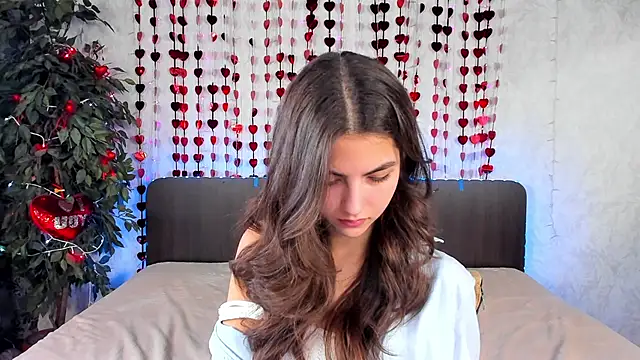 Snapshot of Milana_Crystal_ chatting on 02/06/25, 11:21 Milana Crystal online show from 02/06/25, 11:21