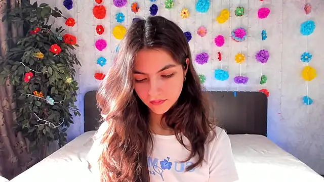 Snapshot of Milana_Crystal_ chatting on 03/14/25, 08:21 Milana Crystal online show from 03/14/25, 08:21