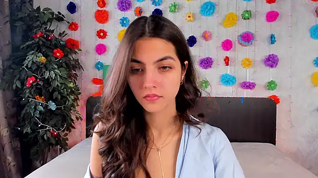 Snapshot of Milana_Crystal_ chatting on 03/17/25, 08:18 Milana Crystal online show from 03/17/25, 08:18