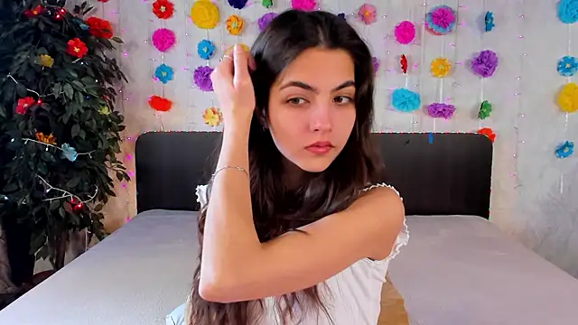 Snapshot of Milana_Crystal_ chatting on 03/20/25, 08:20 Milana Crystal online show from 03/20/25, 08:20