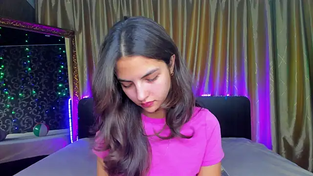 Snapshot of Milana_Crystal_ chatting on 09/21/25, 07:10 Milana Crystal online show from 09/21/25, 07:10