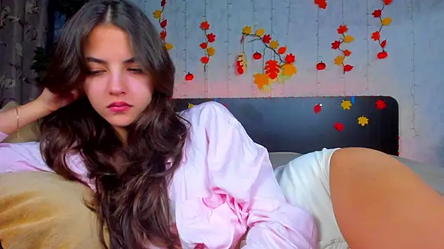 Snapshot of Milana_Crystal_ chatting on 10/26/25, 08:09 Milana Crystal online show from 10/26/25, 08:09