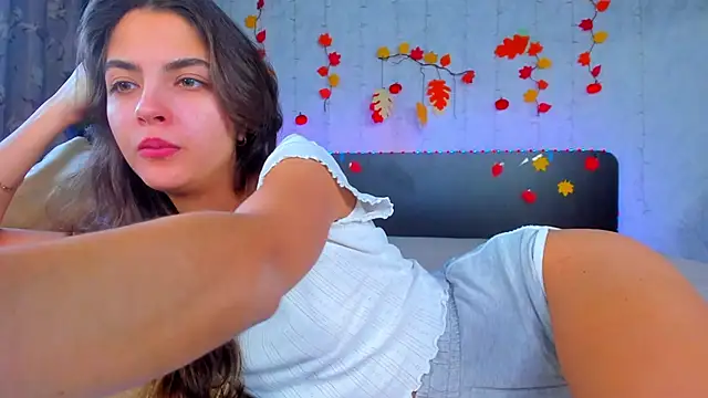 Snapshot of Milana_Crystal_ chatting on 10/27/25, 08:07 Milana Crystal online show from 10/27/25, 08:07