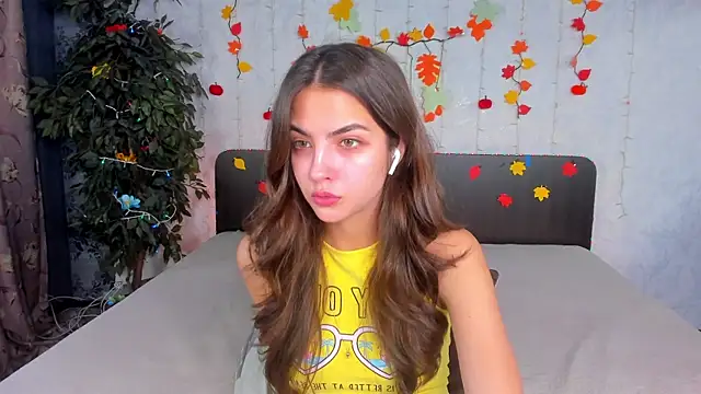 Snapshot of Milana_Crystal_ chatting on 11/10/25, 08:13 Milana Crystal online show from 11/10/25, 08:13