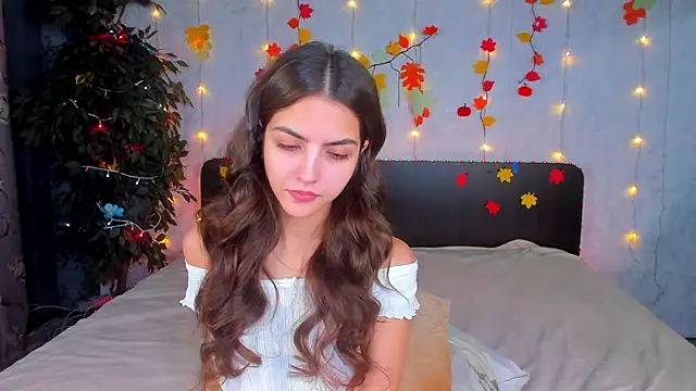 Snapshot of Milana_Crystal_ chatting on 11/17/25, 08:09 Milana Crystal online show from 11/17/25, 08:09