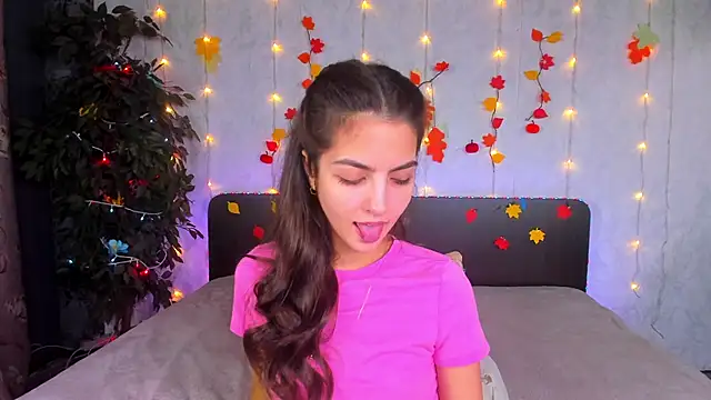 Snapshot of Milana_Crystal_ chatting on 11/20/25, 08:14 Milana Crystal online show from 11/20/25, 08:14