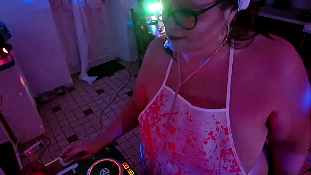 Snapshot of Lola-squirt chatting on 10/31/25, 10:11 Lola-squirt online show from 10/31/25, 10:11