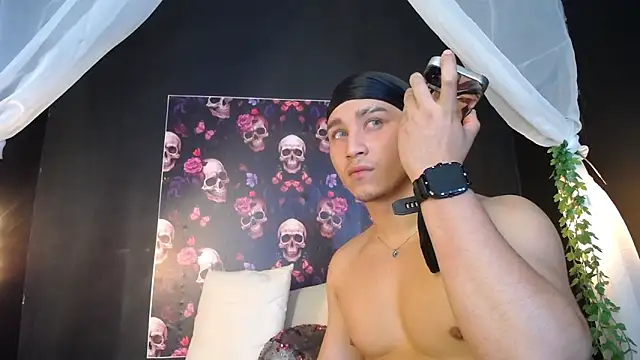 francesco evan online show from 01/10/25, 02:45