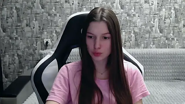 Snapshot of MissMiaCutie chatting on 03/04/25, 03:04 MissMiaCutie online show from 03/04/25, 03:04