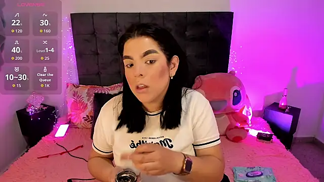 Kylie2211 online show from 10/26/25, 09:10