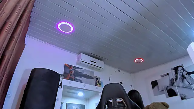 Snapshot of LatinVenuz chatting on 01/28/25, 07:32 LatinVenuz online show from 01/28/25, 07:32