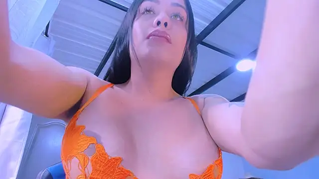 Snapshot of LatinVenuz chatting on 10/28/25, 05:59 LatinVenuz online show from 10/28/25, 05:59