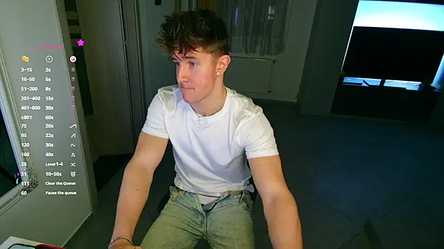 ChristianLevine  online show from 10/23/25, 04:39