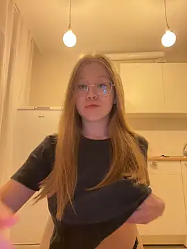 Snapshot of Eva_Weyne chatting on 10/12/25, 08:30 Eva Weyne online show from 10/12/25, 08:30