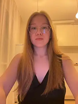 Snapshot of Eva_Weyne chatting on 11/19/25, 09:48 Eva Weyne online show from 11/19/25, 09:48