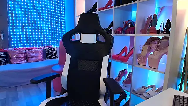 Snapshot of MariellaSun_ chatting on 03/11/25, 05:27 MariellaSun  online show from 03/11/25, 05:27