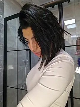 Snapshot of Esmertarcinim chatting on 11/25/25, 11:43 Esmertarcinim online show from 11/25/25, 11:43