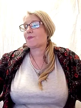 irinamaux online show from 02/09/25, 01:25