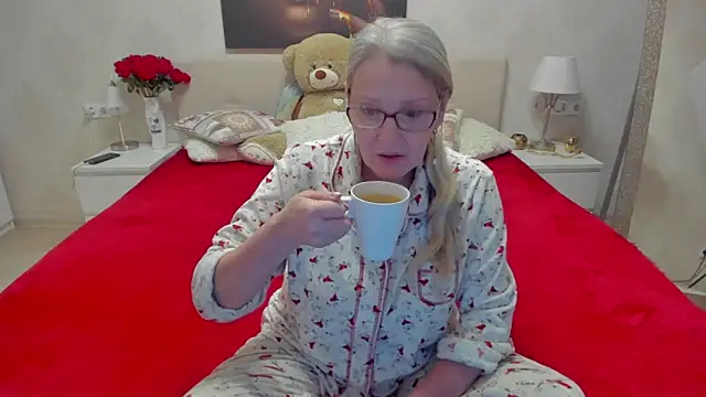 irinamaux online show from 03/14/25, 04:21