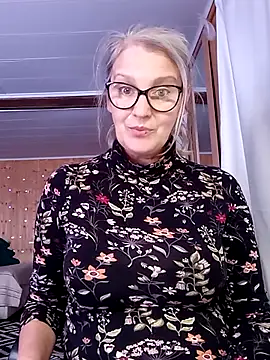 irinamaux online show from 09/29/25, 12:32