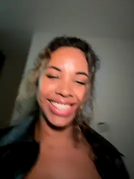 Snapshot of Brunettexio chatting on 10/17/25, 11:51 Brunettexio online show from 10/17/25, 11:51