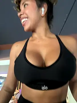 Snapshot of Brunettexio chatting on 11/07/25, 07:03 Brunettexio online show from 11/07/25, 07:03