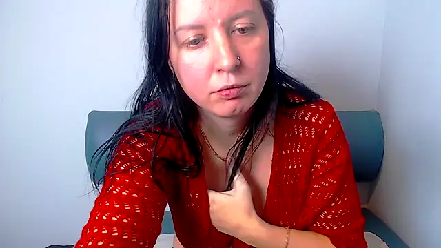 Snapshot of Longhairgirl chatting on 12/18/24, 05:00 Longhairgirl online show from 12/18/24, 05:00