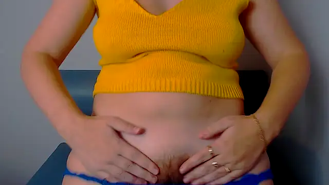 Snapshot of Longhairgirl chatting on 01/04/25, 01:42 Longhairgirl online show from 01/04/25, 01:42