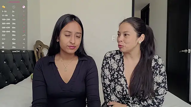 Snapshot of 2SummerLove1 chatting on 01/19/25, 03:32 2SummerLove1 online show from 01/19/25, 03:32