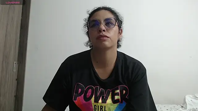 Snapshot of Anne_purple chatting on 10/01/25, 04:24 Anne purple online show from 10/01/25, 04:24