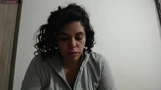 Snapshot of Anne_purple chatting on 10/03/25, 04:48 Anne purple online show from 10/03/25, 04:48