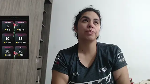 Snapshot of Anne_purple chatting on 10/24/25, 02:24 Anne purple online show from 10/24/25, 02:24