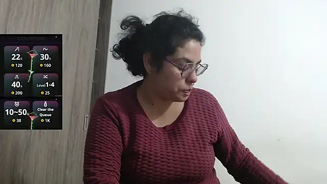 Snapshot of Anne_purple chatting on 11/06/25, 01:56 Anne purple online show from 11/06/25, 01:56