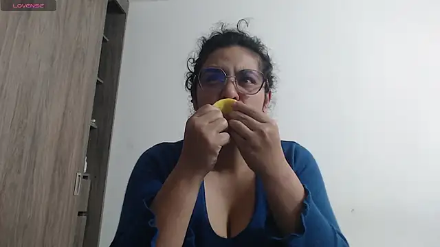 Snapshot of Anne_purple chatting on 11/27/25, 03:47 Anne purple online show from 11/27/25, 03:47