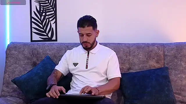 Snapshot of Bruno_Mattos chatting on 12/24/24, 06:06 Bruno Mattos online show from 12/24/24, 06:06