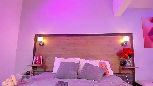 EmmaBakeer online show from 11/24/25, 11:43